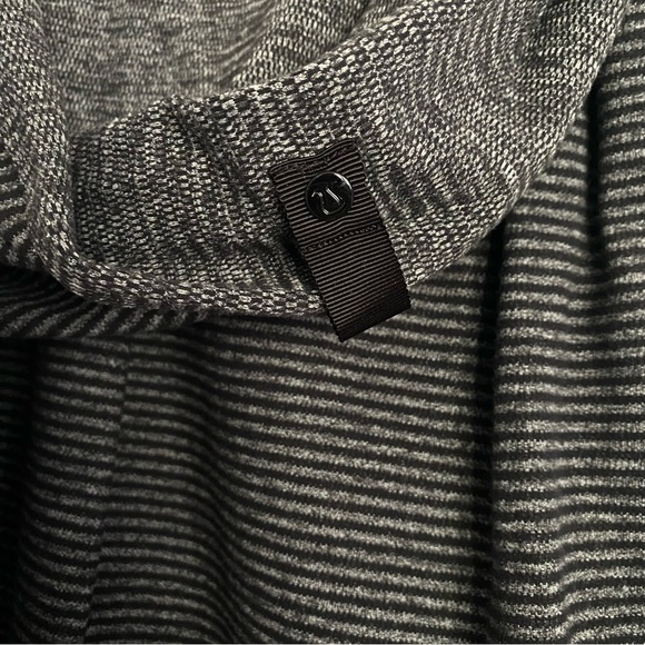 LULULEMON • Vinyasa Scarf / wrap - Picture 2 of 5